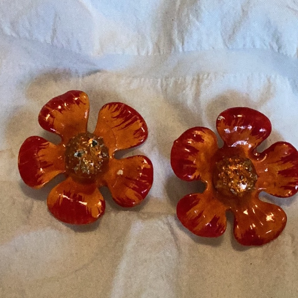 Vintage 1960s Orange and Red Flower Clip Earrings